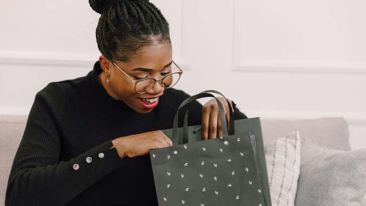 Woman bought purse at thrift store, found $300 and an emotional note addressed to her